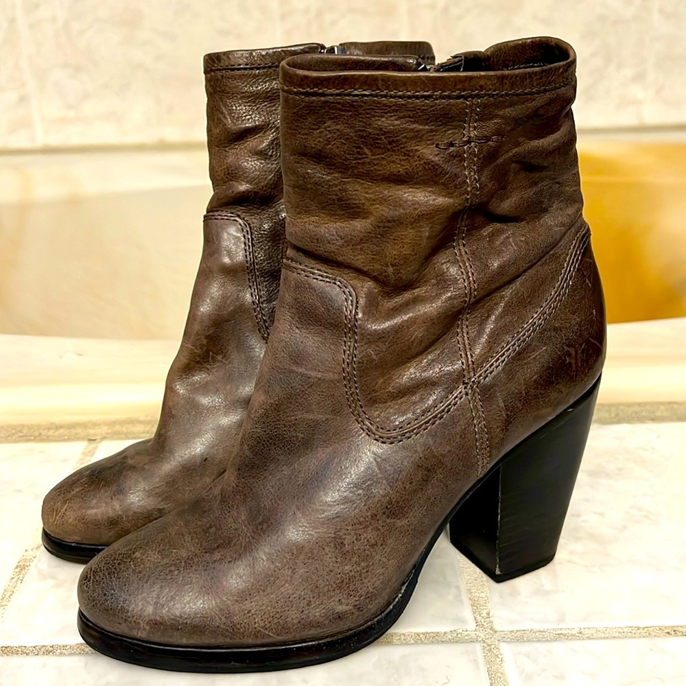 FRYE Patty Artisan Distressed Grey Boot | Size 7 | Great Condition